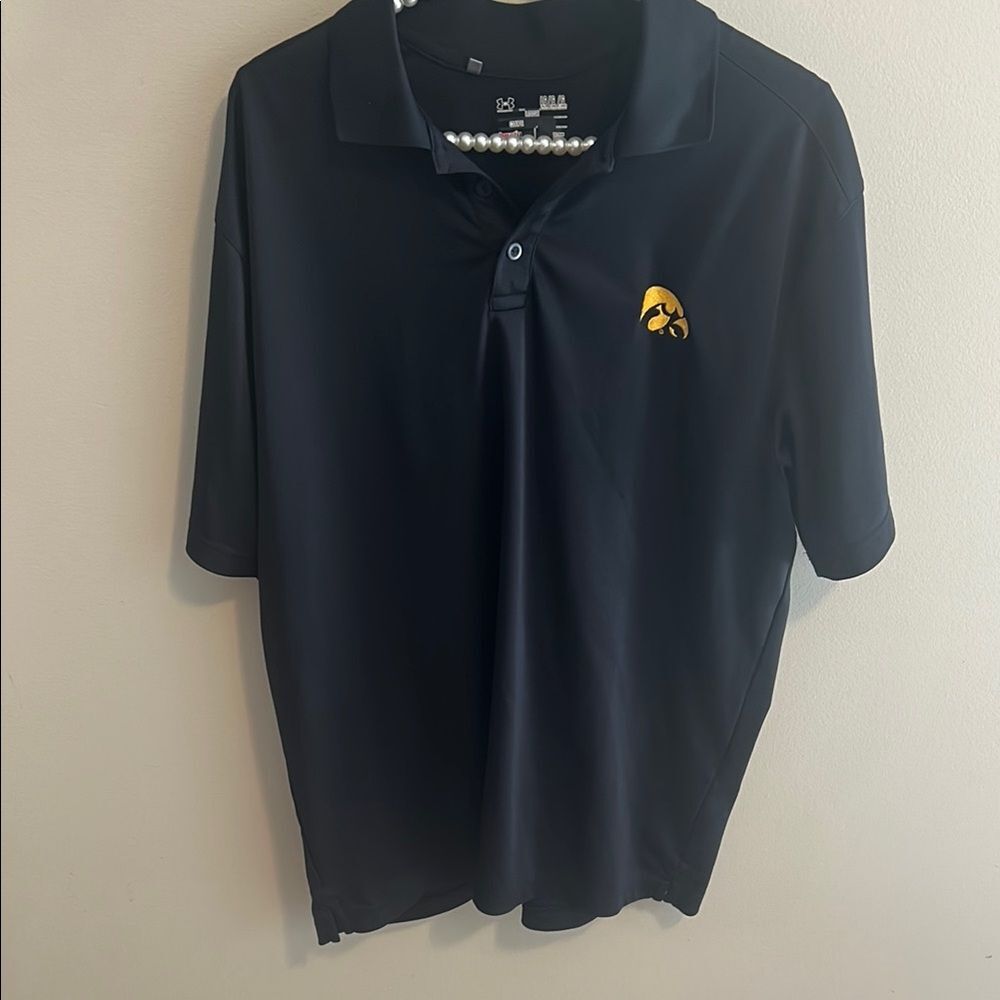 Iowa Hawkeyes Under Armour Black Embroidered Polo. Size Large Tall.